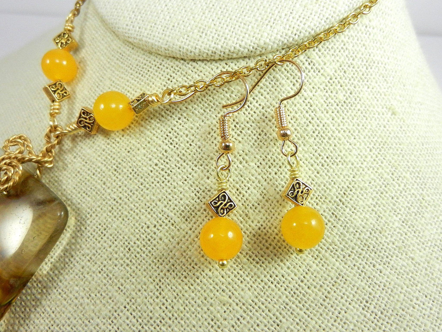 Cherry Quartz Oblong Gemstone Necklace Pendant Gold Wire Wrapped with Matching Jade Earrings