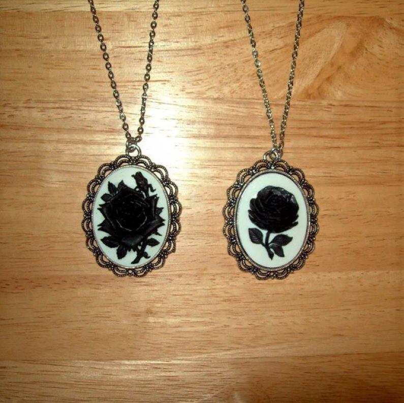 Black Rose Cameo Pendant Necklace, 40X30 mm