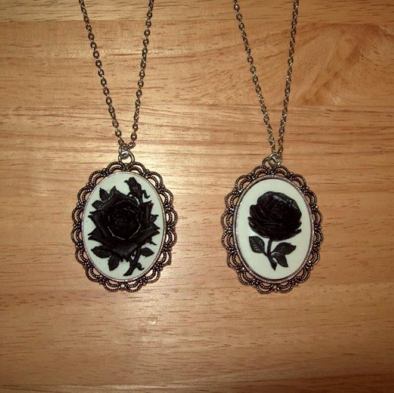 Black Rose Cameo Pendant Necklace, 40X30 mm