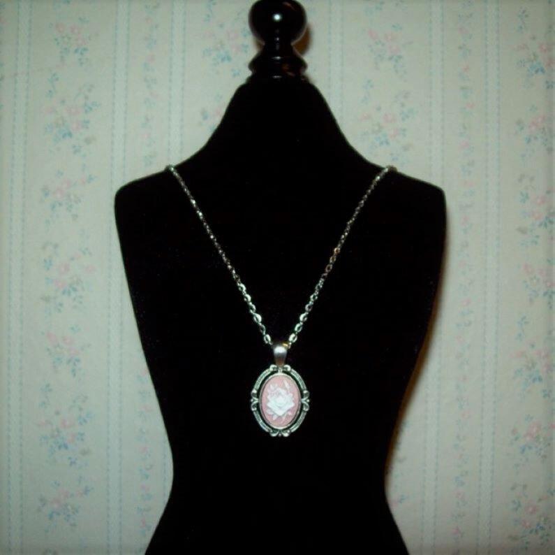 Victorian Rose Cameo Pendant Necklace and Ring Set