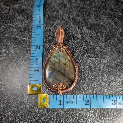 Labradorite Pendant by Vailen