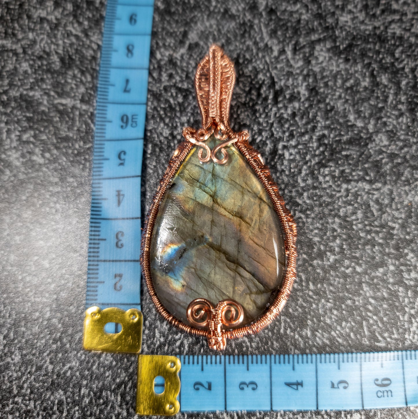 Labradorite Pendant by Vailen