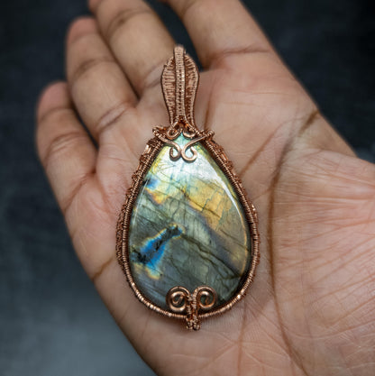 Labradorite Pendant by Vailen