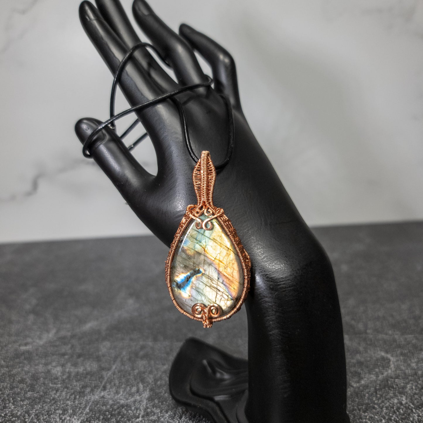 Labradorite Pendant by Vailen