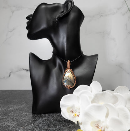 Labradorite Pendant by Vailen